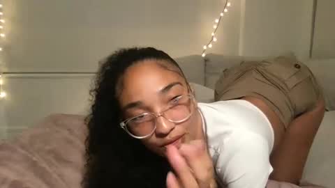 Snapshot of rosalinatoosexy chatting on 09-11-25, 04:45 Rosalina online show from 09-11-25, 04:45