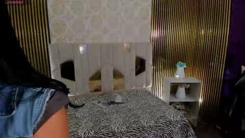 Snapshot of rosalind_tay chatting on 09-22-25, 11:34 ROSALIN online show from 09-22-25, 11:34