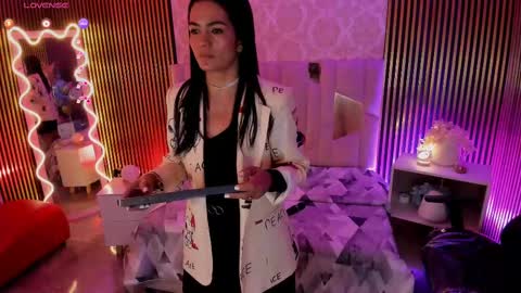 Snapshot of rosalind_tay chatting on 10-16-25, 11:55 ROSALIN online show from 10-16-25, 11:55