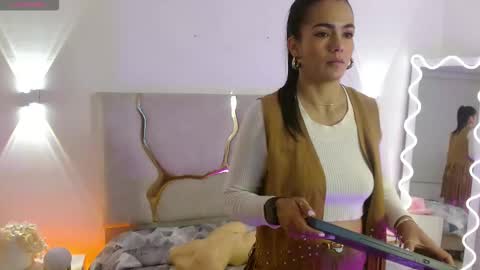Snapshot of rosalind_tay chatting on 10-18-25, 10:38 ROSALIN online show from 10-18-25, 10:38