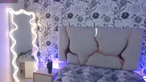 ROSALIN online show from 11-30-25, 03:21