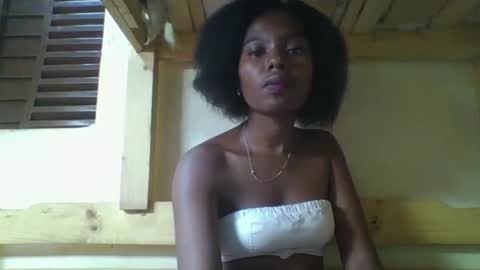 Snapshot of rosalinda933 chatting on 03-01-26, 01:46 Rosalinda online show from 03-01-26, 01:46