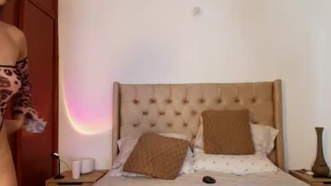 Rose And Dom online show from 09-29-25, 01:11