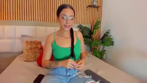 Snapshot of roseaurora chatting on 10-08-25, 12:36 roseaurora online show from 10-08-25, 12:36