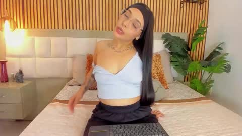 Snapshot of roseaurora chatting on 10-13-25, 12:38 roseaurora online show from 10-13-25, 12:38