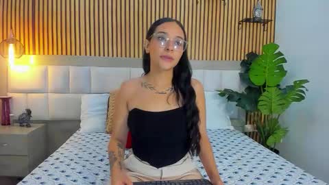 Snapshot of roseaurora chatting on 10-21-25, 01:23 roseaurora online show from 10-21-25, 01:23