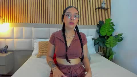 roseaurora online show from 11-11-25, 12:49