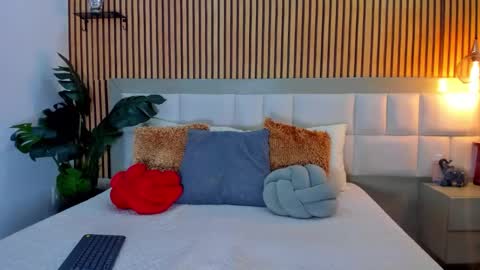 roseaurora online show from 01-19-26, 01:04