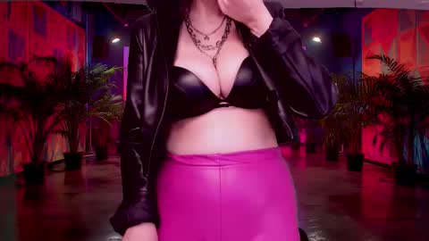 Snapshot of roseblooom chatting on 10-18-25, 04:37 Rosebloom online show from 10-18-25, 04:37