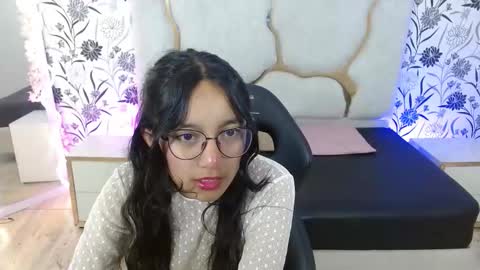 Snapshot of rosee_tay1 chatting on 12-15-25, 03:33 rosee_tay1 online show from 12-15-25, 03:33