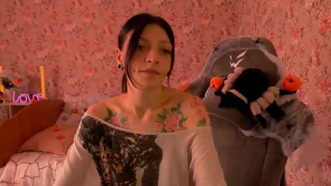 Snapshot of roselolly chatting on 10-29-25, 06:59 Lola online show from 10-29-25, 06:59