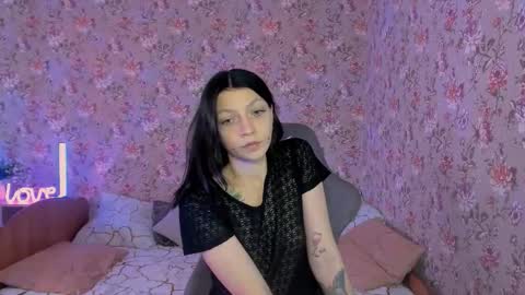 Lola online show from 12-14-25, 04:40