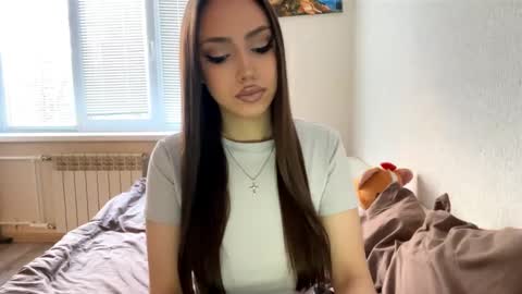 Mimi online show from 11-02-25, 12:18