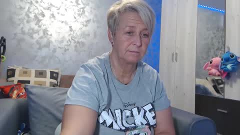 Lovepinklilly online show from 11-17-25, 06:03