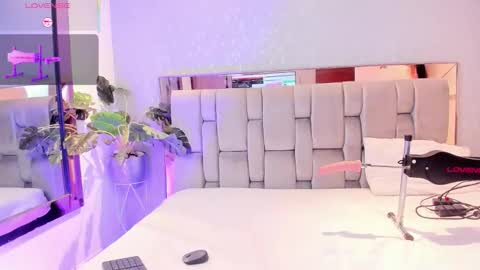 Snapshot of rosetemple chatting on 01-14-26, 05:02 Rose online show from 01-14-26, 05:02