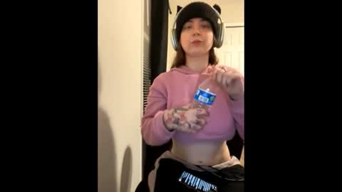 Snapshot of roseyla1 chatting on 02-08-26, 02:59 roseyla1 online show from 02-08-26, 02:59