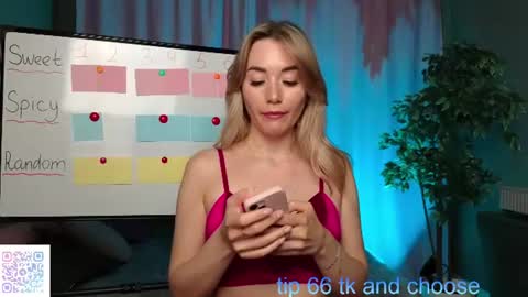 Snapshot of rosie_mac chatting on 06-25-26, 05:12 Rosie online show from 06-25-26, 05:12