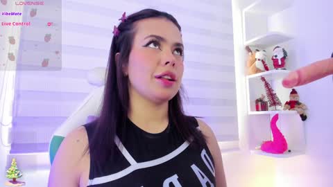 Snapshot of rosse_amyy chatting on 12-10-24, 07:11 online show from 12-10-24, 07:11