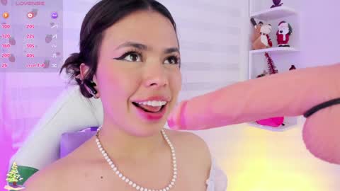 Snapshot of rosse_amyy chatting on 12-22-24, 10:25 online show from 12-22-24, 10:25