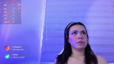 Snapshot of rosse_amyy chatting on 01-06-25, 01:08 online show from 01-06-25, 01:08