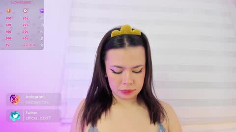 Snapshot of rosse_amyy chatting on 01-11-25, 11:12 online show from 01-11-25, 11:12