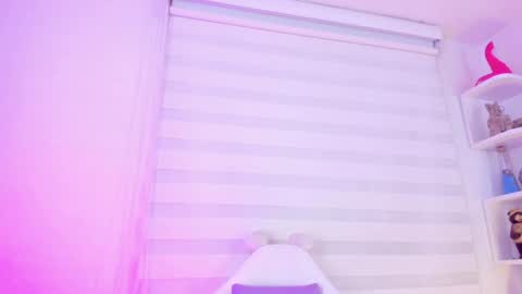 Snapshot of rosse_amyy chatting on 02-05-25, 11:12 online show from 02-05-25, 11:12