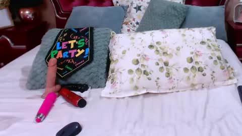 Snapshot of rossecougar_x chatting on 02-19-25, 08:33 Rosse Cougar online show from 02-19-25, 08:33