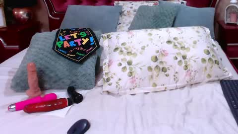 Snapshot of rossecougar_x chatting on 02-24-25, 08:38 Rosse Cougar online show from 02-24-25, 08:38