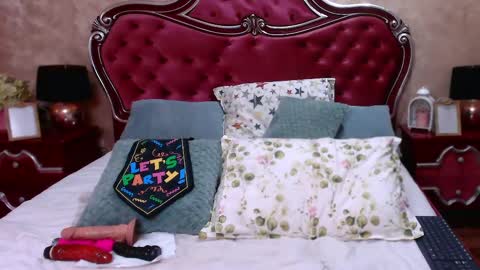 Snapshot of rossecougar_x chatting on 02-28-25, 08:20 Rosse Cougar online show from 02-28-25, 08:20