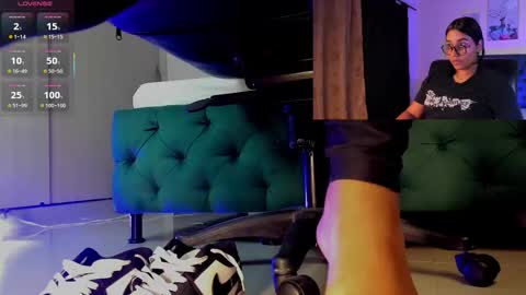 rosyejones online show from 11-21-25, 04:11