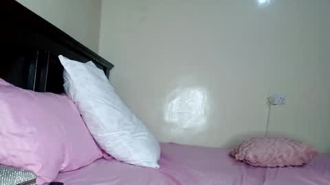 Snapshot of roundbootie chatting on 07-01-26, 03:34 roundbootie online show from 07-01-26, 03:34