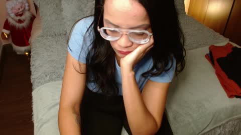 Rouss marie henao  online show from 12-21-24, 08:07