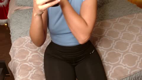 Rouss marie henao  online show from 12-23-24, 10:53