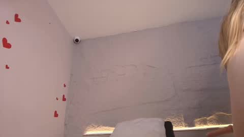 Snapshot of rouss_witt chatting on 02-15-25, 07:28 Rouss  online show from 02-15-25, 07:28