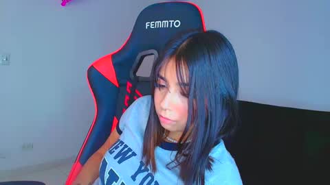 rousse_violet online show from 09-23-25, 07:50