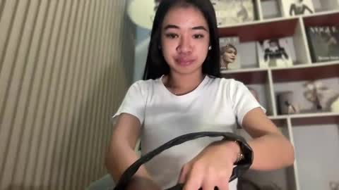 Snapshot of roweena_rodrigo69x chatting on 07-19-26, 06:55 roweena online show from 07-19-26, 06:55