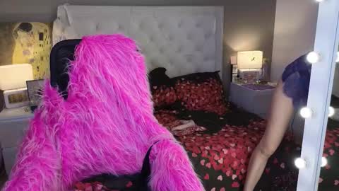 Snapshot of roxalanastar chatting on 02-28-26, 01:12 Roxalana online show from 02-28-26, 01:12