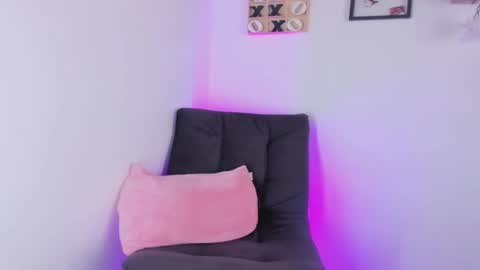 Snapshot of roxan_ne chatting on 09-16-25, 04:19 Roxx online show from 09-16-25, 04:19