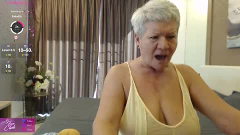 Roxana online show from 11-30-25, 01:42