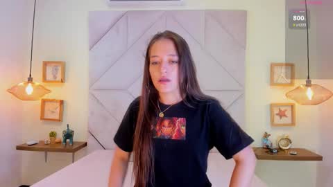 Snapshot of roxana_mill chatting on 09-21-25, 04:52 Roxana   online show from 09-21-25, 04:52