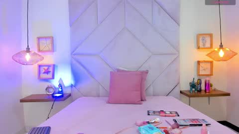 Snapshot of roxana_mill chatting on 09-26-25, 06:23 Roxana   online show from 09-26-25, 06:23