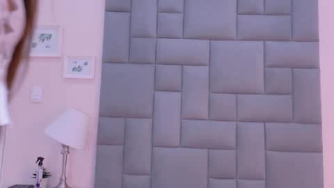 Snapshot of roxana_mill chatting on 10-12-25, 05:23 Roxana   online show from 10-12-25, 05:23