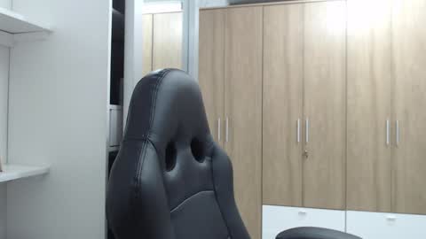 Snapshot of roxanalove7 chatting on 01-02-25, 02:43 Roxana online show from 01-02-25, 02:43