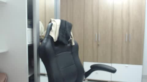 Snapshot of roxanalove7 chatting on 02-23-25, 04:17 Roxana online show from 02-23-25, 04:17