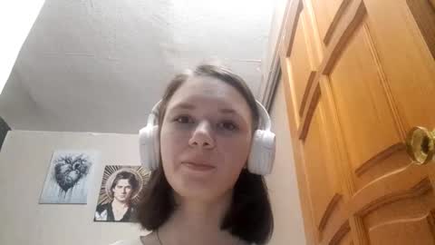 Snapshot of roxanavukovich chatting on 09-24-25, 03:26 Mia online show from 09-24-25, 03:26