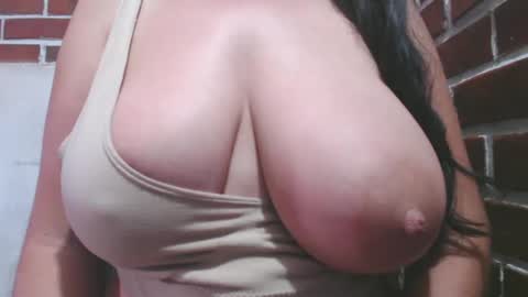 Snapshot of roxanbahottt chatting on 01-17-25, 04:04 roxxy online show from 01-17-25, 04:04