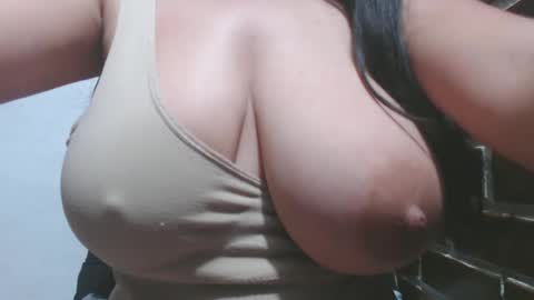 Snapshot of roxanbahottt chatting on 02-25-25, 10:58 roxxy online show from 02-25-25, 10:58