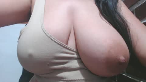 Snapshot of roxanbahottt chatting on 03-01-25, 11:17 roxxy online show from 03-01-25, 11:17