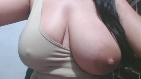 Snapshot of roxanbahottt chatting on 03-07-25, 02:45 roxxy online show from 03-07-25, 02:45
