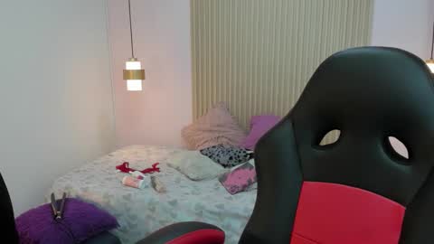 Snapshot of roxanerichie chatting on 12-15-25, 03:55 roxanerichie online show from 12-15-25, 03:55